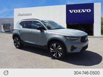 New 2025 Volvo XC40 B5 Plus w/ Climate Package