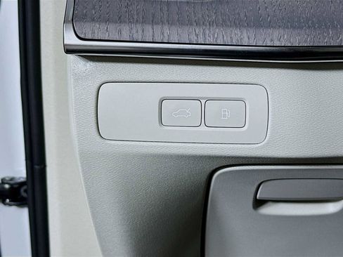 New 2026 Volvo XC90 T8 Ultra w/ Protection Package Premier image 10