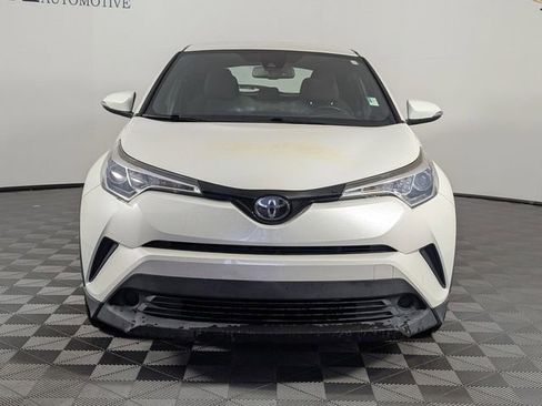 Used 2019 Toyota C-HR XLE FWD image 3