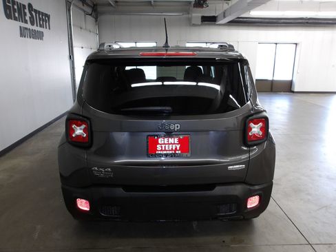 Used 2017 Jeep Renegade Latitude w/ Cold Weather Group AWD/4WD image 7
