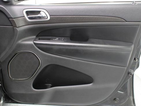 Used 2015 Jeep Grand Cherokee Altitude image 49