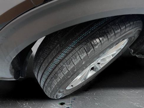 Used 2023 Ford Explorer Limited image 38