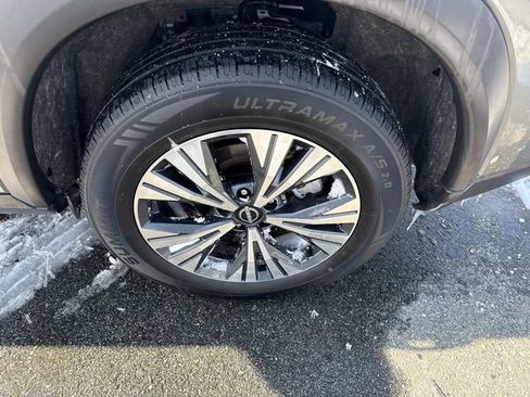 Used 2023 Nissan Rogue SV image 14