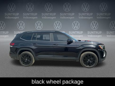 Used 2025 Volkswagen Atlas SE w/ Panoramic Sunroof Package FWD image 8