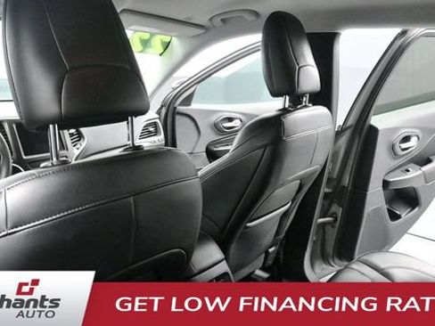 Used 2022 Jeep Cherokee Trailhawk w/ Premium Leather Package AWD/4WD image 23
