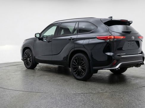 Used 2025 Toyota Highlander XSE image 6