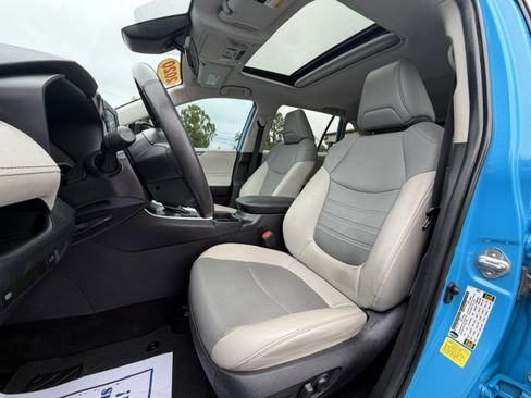 Used 2020 Toyota RAV4 XLE Premium FWD image 11