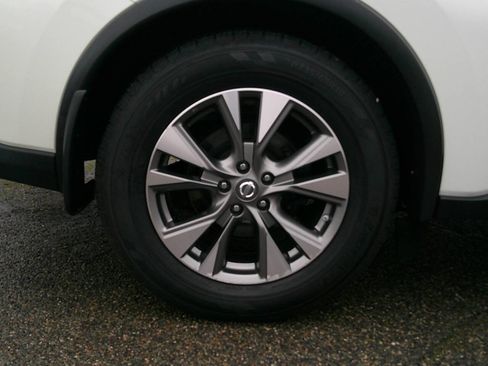 Used 2017 Nissan Murano SV image 9