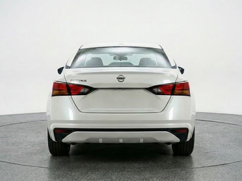 Used 2025 Nissan Altima 2.5 SV FWD image 7