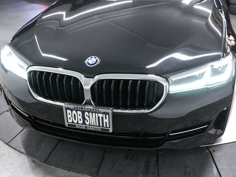 Certified 2023 BMW 530e w/ Convenience Package image 11