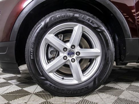 Used 2018 Ford Explorer XLT image 40