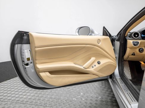 Certified 2016 Ferrari California T image 12