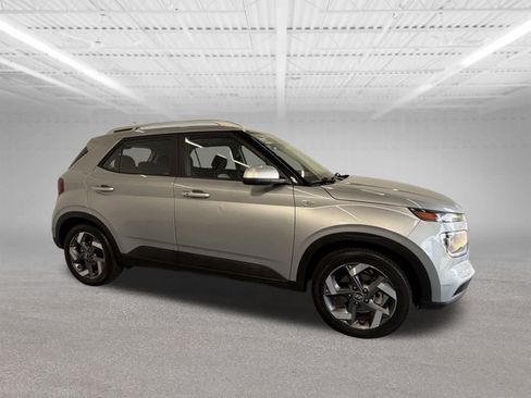 Used 2025 Hyundai Venue SEL FWD image 7