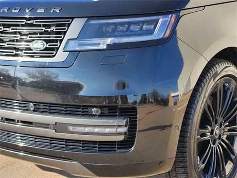 Used 2023 Land Rover Range Rover SE image 8