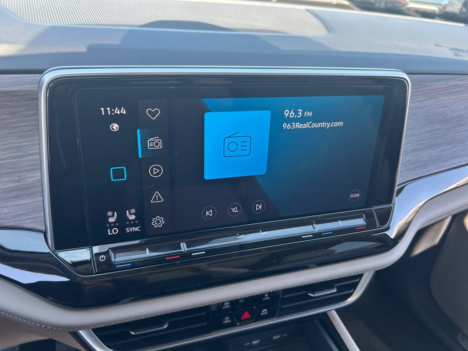 Certified 2025 Volkswagen Atlas SEL AWD/4WD image 27