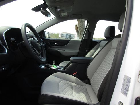 Used 2019 Chevrolet Equinox LS image 9