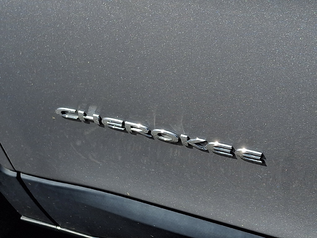 Used 2019 Jeep Cherokee Limited AWD/4WD image 32