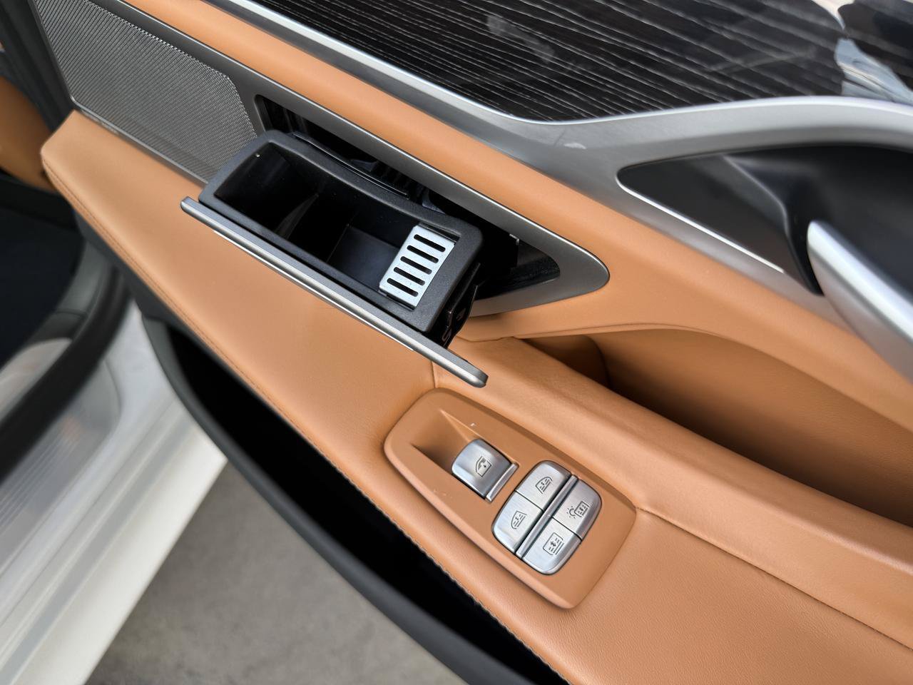 Used 2022 BMW 750i xDrive w/ Executive Package AWD/4WD image 35