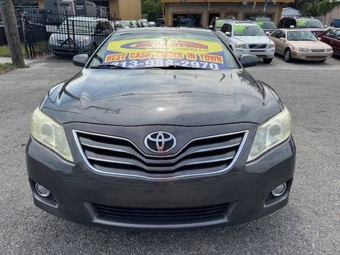 Used 2011 Toyota Camry XLE w/ XLE Extra-Value Pkg #2 image 2
