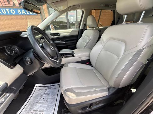 Used 2022 Nissan Pathfinder SL FWD image 21