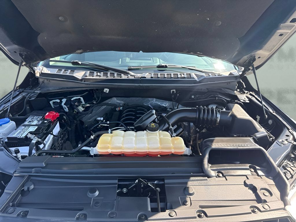 Used 2018 Ford F150 XLT w/ Equipment Group 302A Luxury AWD/4WD image 24