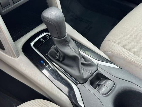 Used 2024 Toyota Corolla Cross L image 32