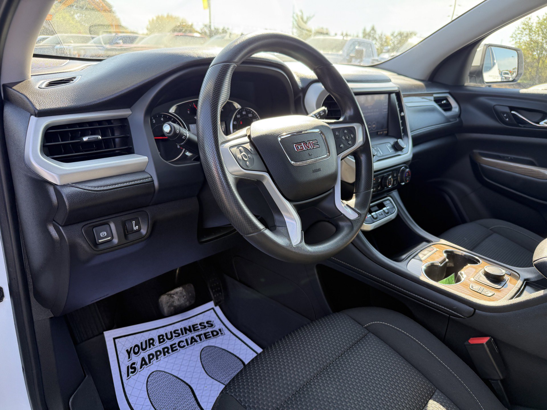 Used 2023 GMC Acadia SLE w/ Driver Convenience Package FWD image 19