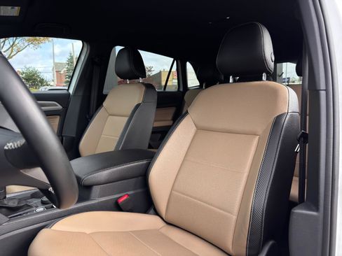 Used 2021 Volkswagen Atlas Cross Sport SE image 16