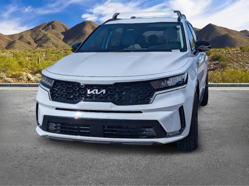 Used 2022 Kia Sorento EX image 11