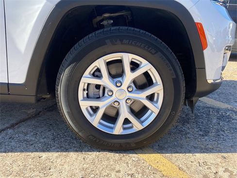 Used 2023 Jeep Grand Cherokee L Limited image 9