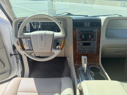 Used 2012 Lincoln Navigator L 2WD image 11