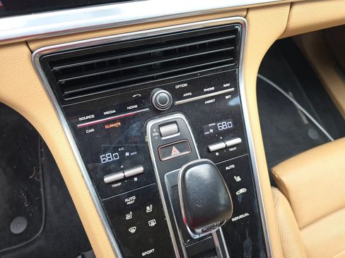 Used 2019 Porsche Panamera 4 AWD/4WD image 27