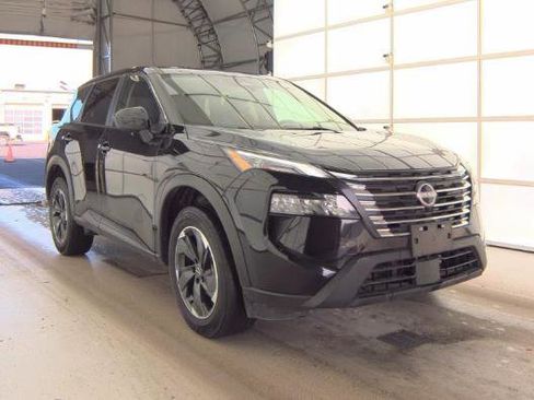 Used 2024 Nissan Rogue SV image 12
