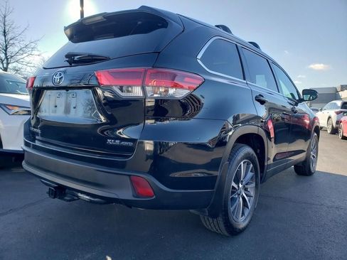 Used 2019 Toyota Highlander XLE image 11