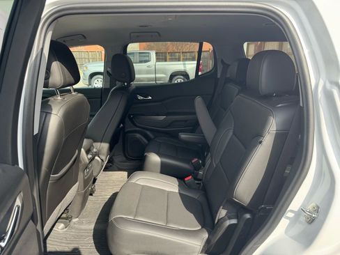 Used 2023 GMC Acadia SLT w/ Preferred Package image 16