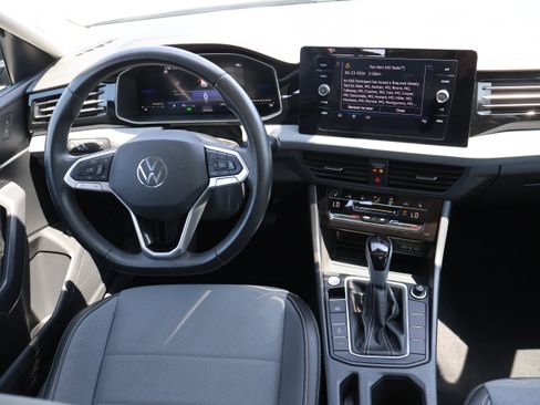 Used 2025 Volkswagen Jetta SE FWD image 18