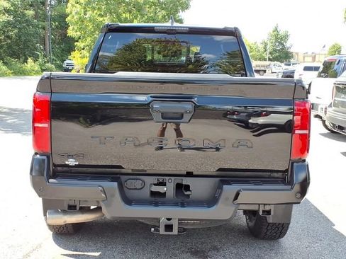Used 2024 Toyota Tacoma TRD Off-Road w/ TRD Off Road Premium Package AWD/4WD image 4