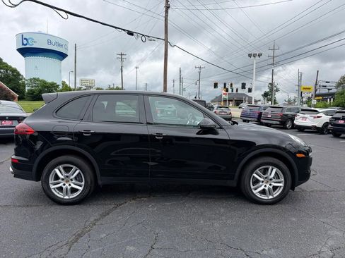Used 2016 Porsche Cayenne w/ Premium Package AWD/4WD image 5