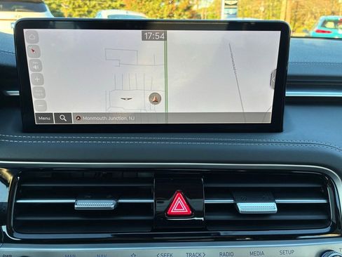 Used 2025 Genesis G70 2.5T image 34