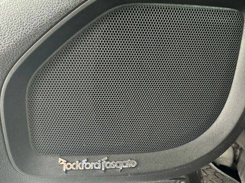 Used 2017 Nissan Titan SL image 24