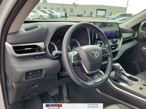 Used 2023 Toyota Highlander XLE FWD image 20