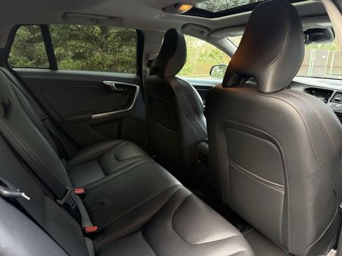 Used 2016 Volvo V60 T5 Cross Country Platinum image 29