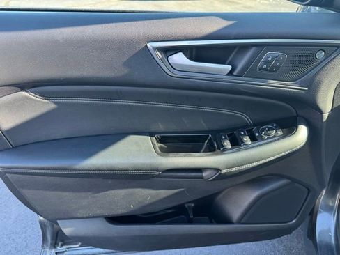 Used 2020 Ford Edge Titanium image 9
