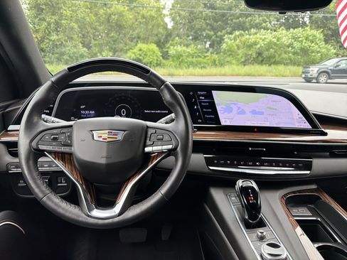 Used 2024 Cadillac Escalade Premium Luxury w/ Performance Package AWD/4WD image 14