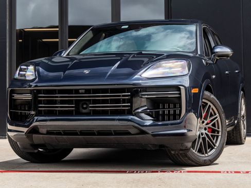 Used 2025 Porsche Cayenne Turbo AWD/4WD image 1