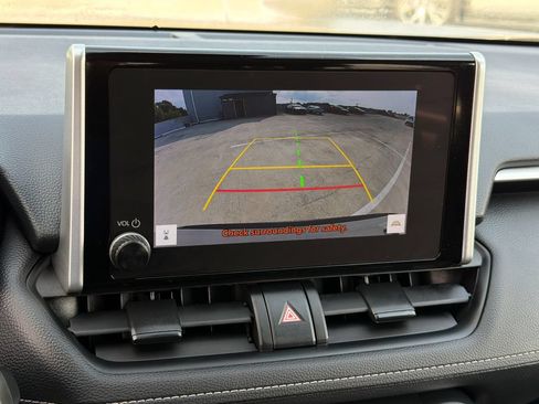 Used 2025 Toyota RAV4 XLE AWD/4WD image 27