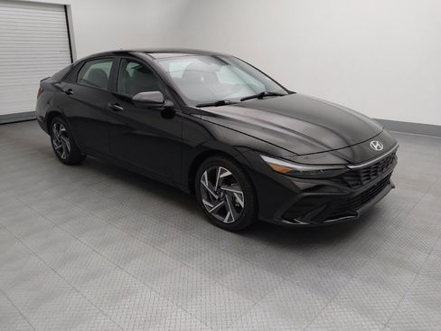 Used 2025 Hyundai Elantra Sport FWD image 11