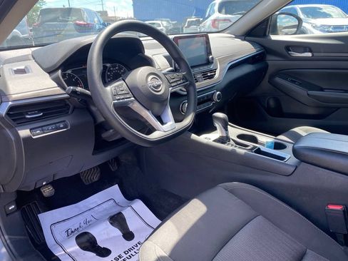 Used 2025 Nissan Altima 2.5 SV FWD image 8