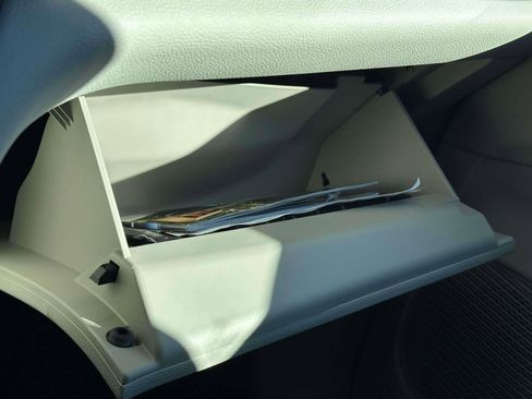 Used 2024 Chrysler Pacifica Touring-L image 28