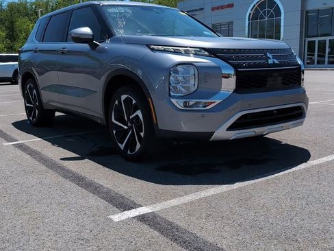 Used 2024 Mitsubishi Outlander SE AWD/4WD image 1
